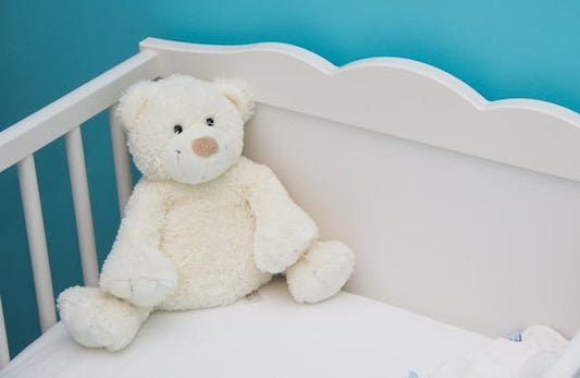 The Best Cribs for Small Apartments: Space-Saving Solutions