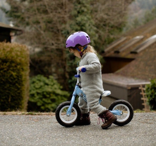 5 Helpful Tips for How to Use a Balance Bike With Your Child - ANB Baby