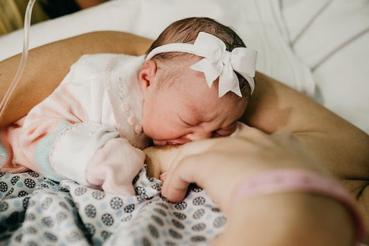 6 Reasons Why You May See Blood in Your Breast Milk - ANB BABY