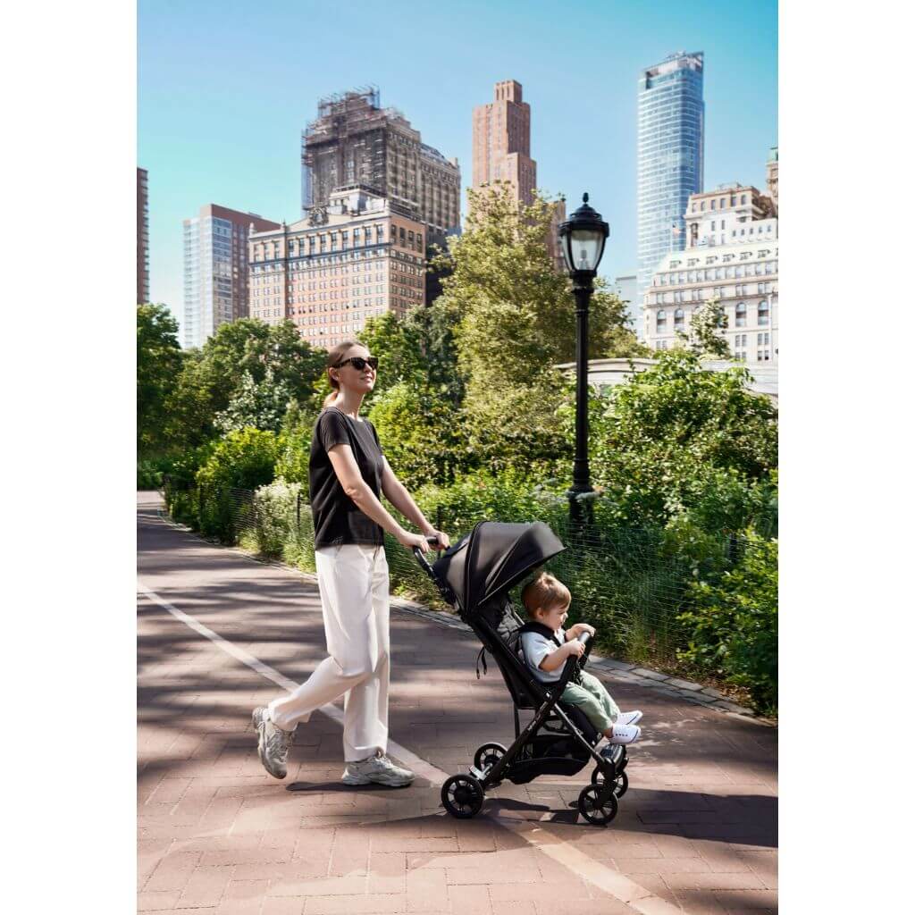 Inglesina_Quid_Lightweight_Foldable_Compact_Baby_Stroller_lifstyle_8 - ANB Baby
