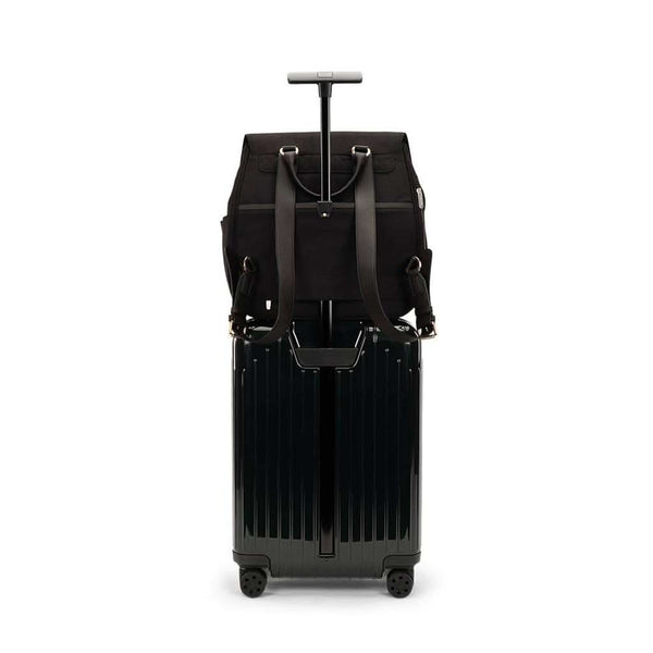 Attaches to Nuna Strollers